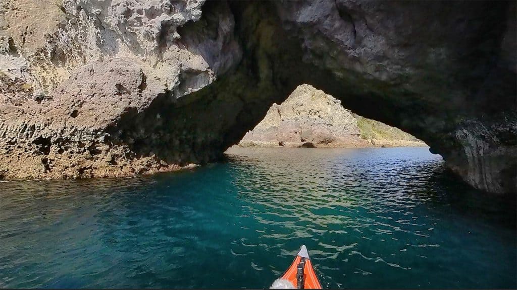 Motukoranga island - Exploring the Island Caves